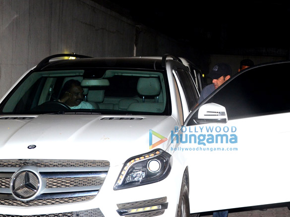 salman khan spotted at tips office in bandra 4