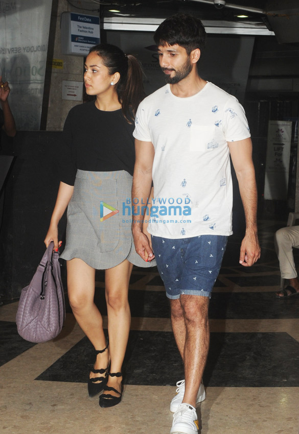 shahid kapoor and mira rajput spotted in bandra 4