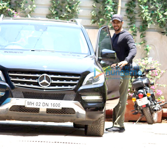 shahid kapoor and sidharth malhotra spotted at reset gym in bandra 6
