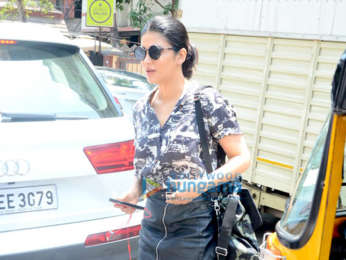 Shruti Haasan snapped with her boyfriend at Farmers Cafe in Bandra