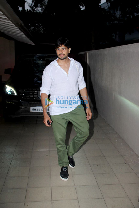 sidharth malhotra snapped at the matrix office 1