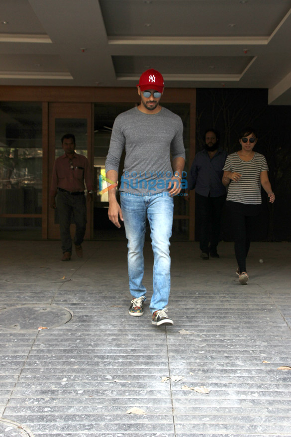 sidharth malhotra snapped in bandra 5 5