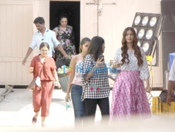 Sonam Kapoor snapped at Mehboob studio on location of Veere Di Wedding