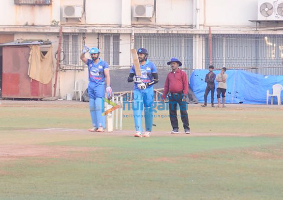 suniel shetty riteish deshmukh sonu sood and others at a match in mumbai 12