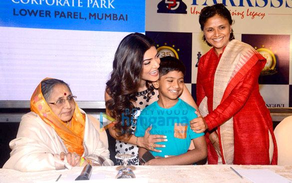 sushmita sen graces the sanghavi parrsssva event 5