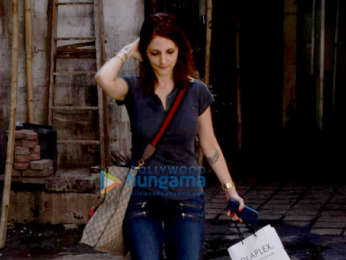 Sussanne Khan snapped at Kromakay salon in Juhu