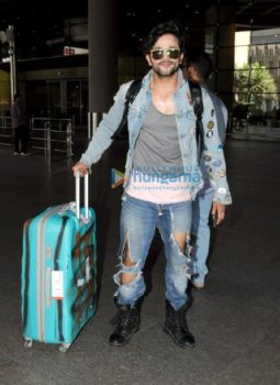 Taapsee Pannu, Abhishek Bachchan, Kareena Kapoor Khan and others snapped at the airport