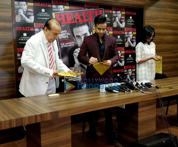 tusshar kapoor snapped unveiling the latest issue of a health magazine 1