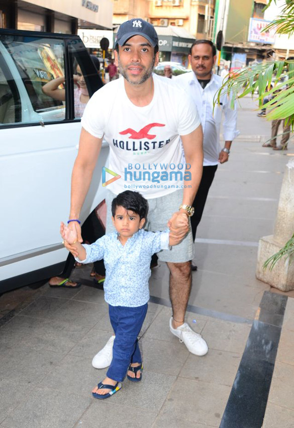 tusshar kapoor spotted at his son laksshyas play school in bandra 1