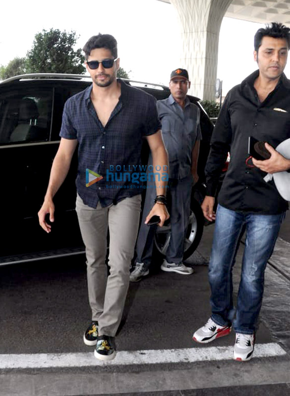 urvashi rautela sidharth malhotra and others snapped at the airport 2