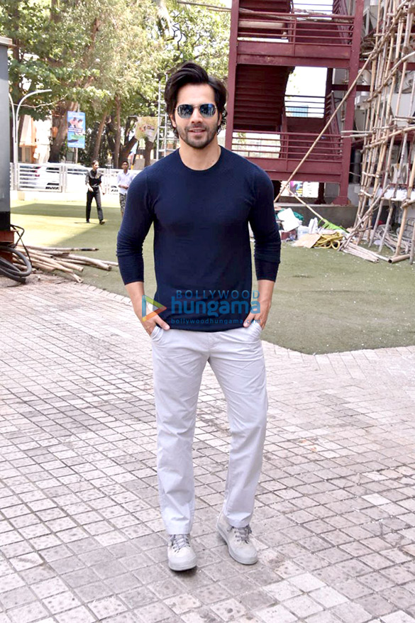 varun dhawan attends the special screening of october at pvr juhu 1