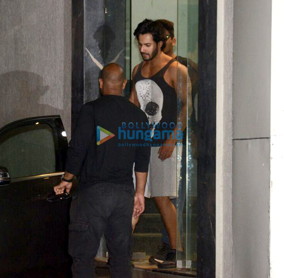 varun dhawan snapped outside the gym in khar 2