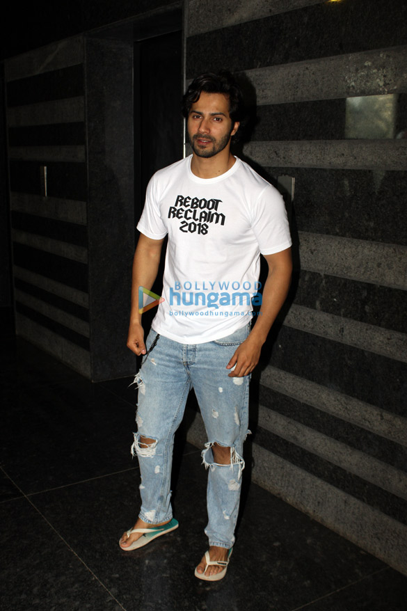 varun dhawan spotted at dharma productions office in andheri 1