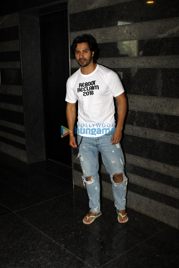 varun dhawan spotted at dharma productions office in andheri 6