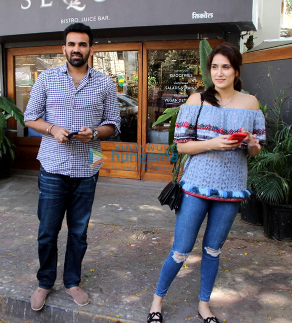 zahir khan and sagarika ghatge spotted at a suburban restaurant 6