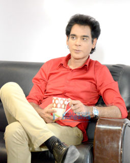 On The Sets Of The Movie 10 Nahi 40