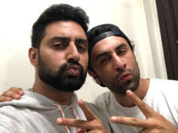 102 Not Out: Ranbir Kapoor – Abhishek Bachchan recreate their fathers Rishi Kapoor – Amitabh Bachchan’s pout selfie