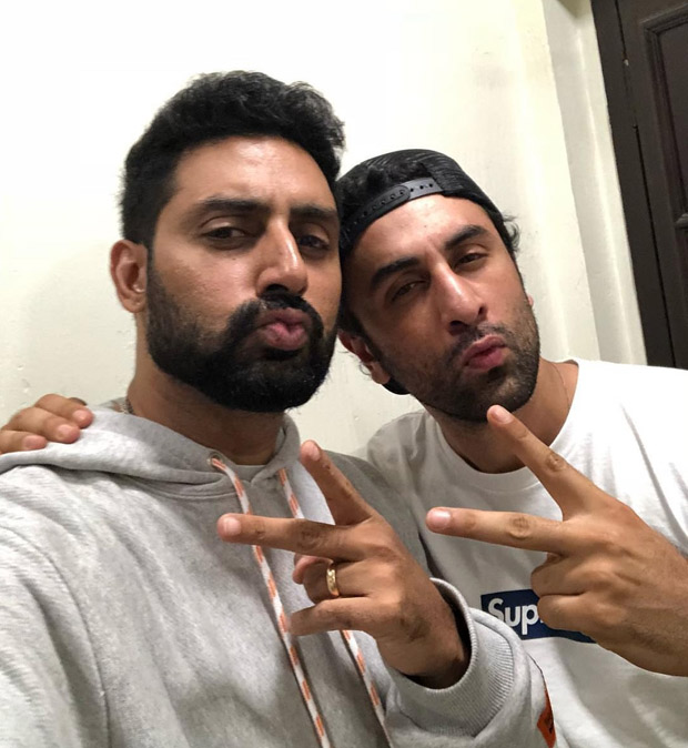 102 Not Out Ranbir Kapoor - Abhishek Bachchan recreate their fathers Rishi Kapoor - Amitabh Bachchan's pout selfie 
