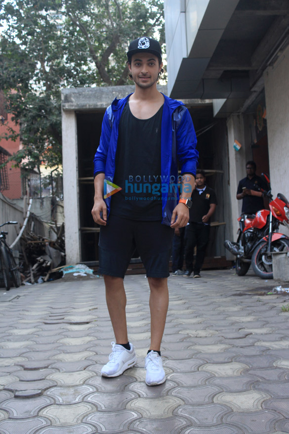 aayush sharma spotted in bandra 4