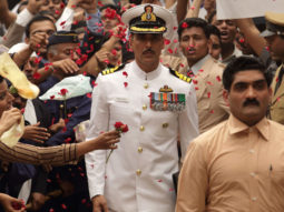 Akshay Kumar JUSTIFIES auctioning his Rustom uniform, supports Twinkle Khanna Akshay Kumar JUSTIFIES auctioning his Rustom uniform, supports Twinkle Khanna