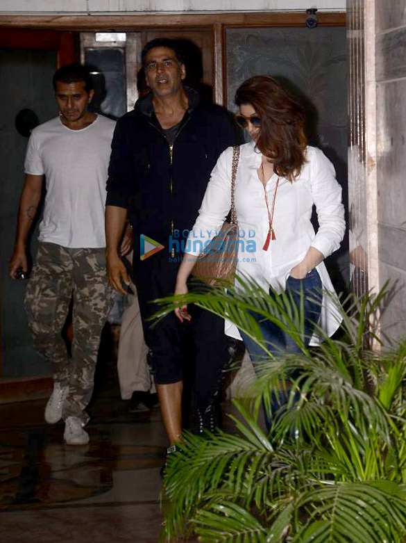 akshay kumar and twinkle khanna snapped at ritesh sidhwanis office 1