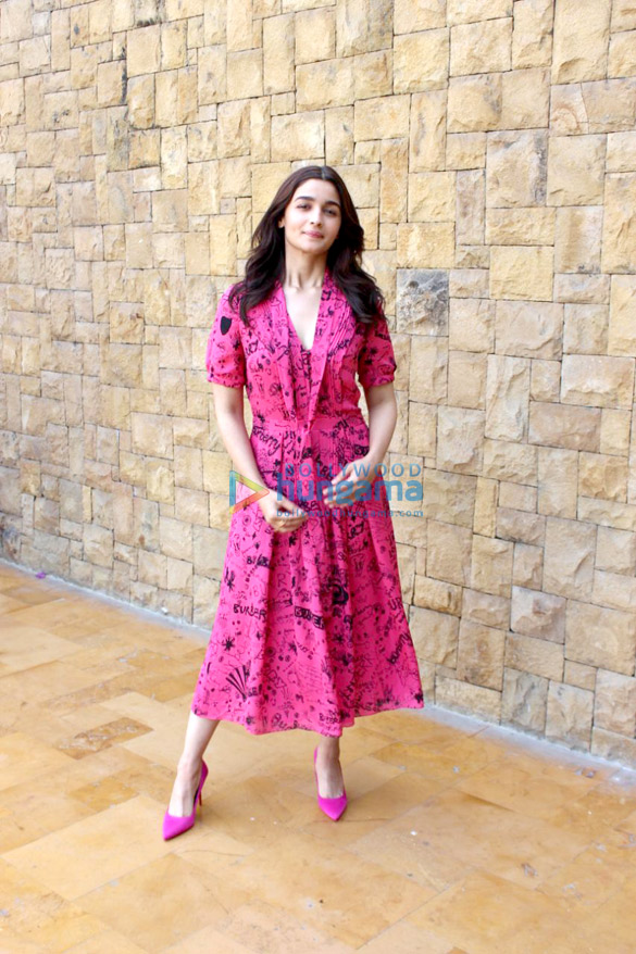 alia bhatt and vicky kaushal snapped at a media meet promoting their film raazi 6