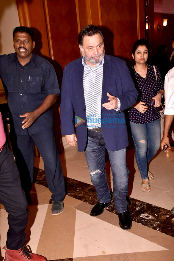 amitabh bachchan and rishi kapoor grace the success meet of 102 not out 13 2