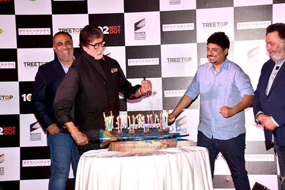 amitabh bachchan and rishi kapoor grace the success meet of 102 not out 8 2