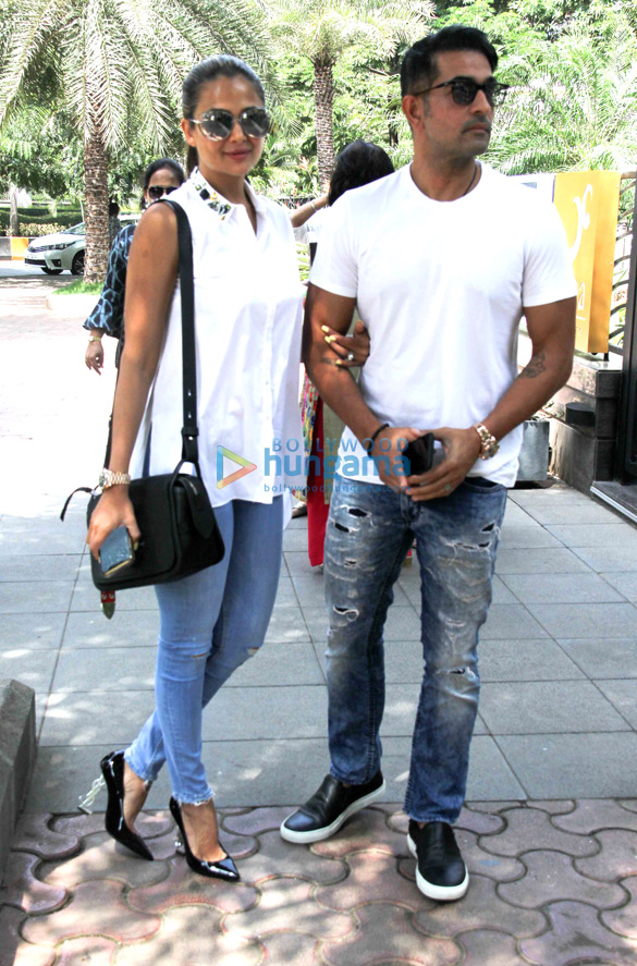 amrita arora snapped with her husband at yauatcha in bkc 5
