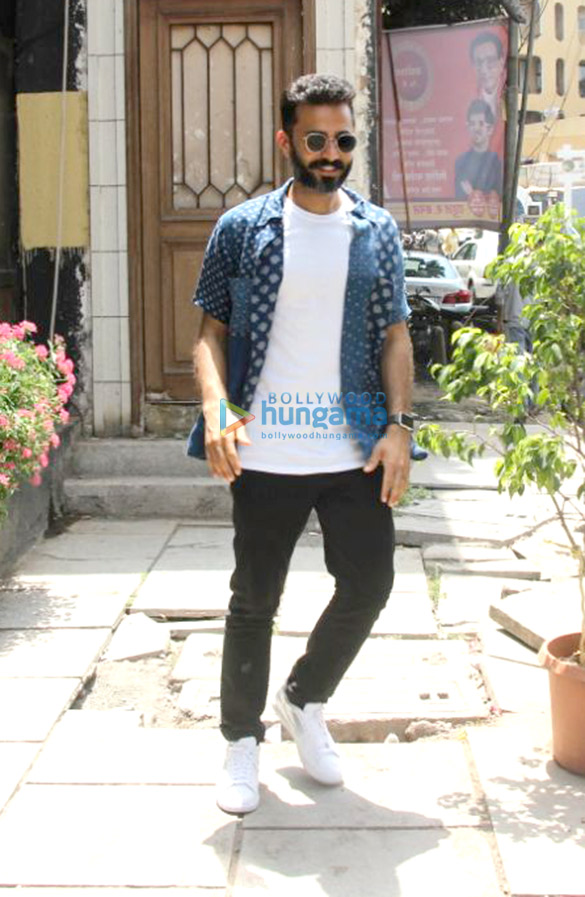 anand ahuja snapped checking out his new place in bandra 3