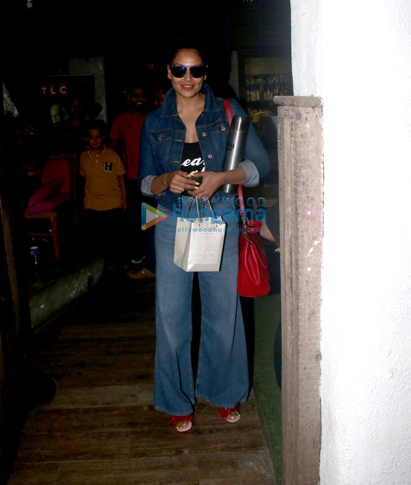 Bipasha Basu spotted at Hakim’s Aalim in Bandra Bipasha Basu spotted at Hakim’s Aalim in Bandra