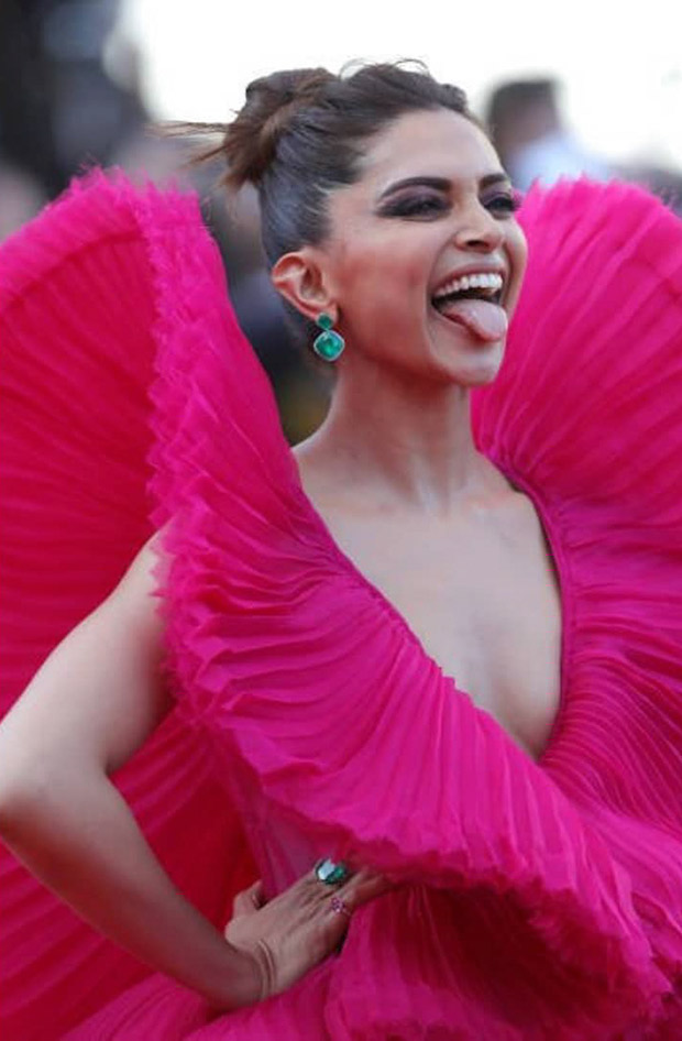 Cannes 2018: After Ranveer Singh, Anushka Sharma shows some 'Girl Love' to Deepika Padukone Cannes 2018: After Ranveer Singh, Anushka Sharma shows some 'Girl Love' to Deepika Padukone