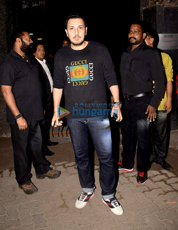 celebs grace mukesh chabbras birthday bash 21