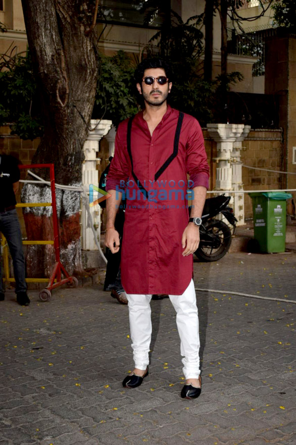 celebs snapped at sonam kapoors house 2