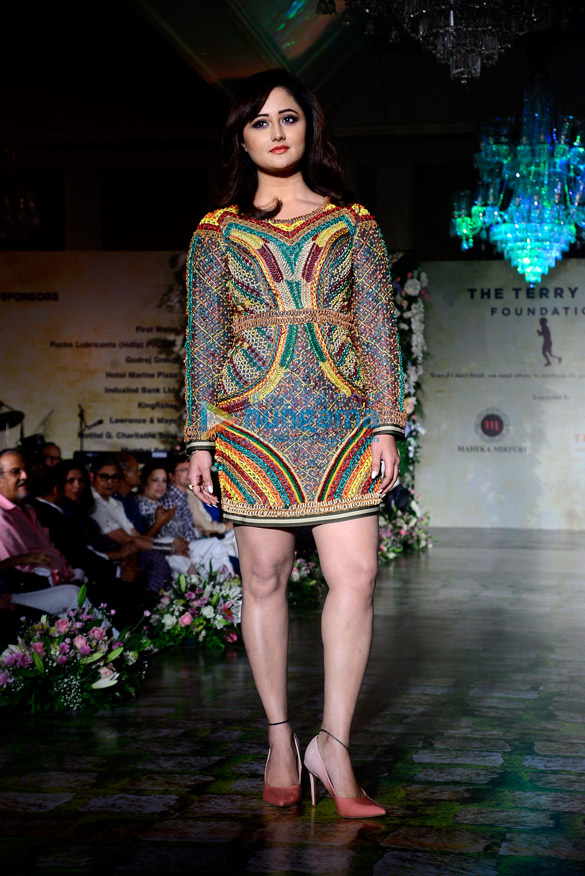 celebs walk at terry fox foundation and maheka pirpuris fashion show 5