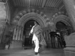 Check out: Legendary Amitabh Bachchan shoots at the iconic CSMT in Mumbai