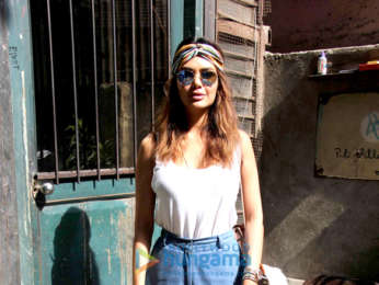 Esha Gupta spotted at Pali Village Cafe in Bandra