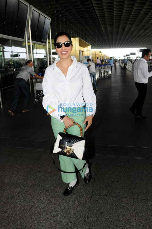 hema malini esha deol shahid kapoor and sophie choudry snapped at the airport