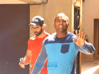 Hrithik Roshan spotted at Bblunt salon in Juhu