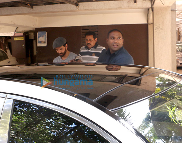 hrithik roshan spotted in juhu 4