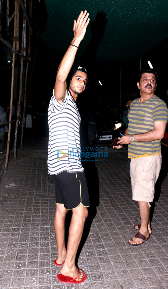 ishaan khatter spotted with rajesh khatter 4