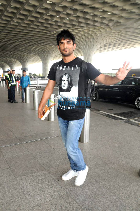 kajol and diana penty snapped at the airport 8