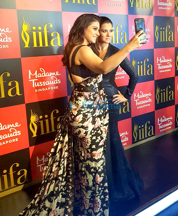 kajol unveils her wax statue along with her daughter nysa at madame tussauds in singapore 3