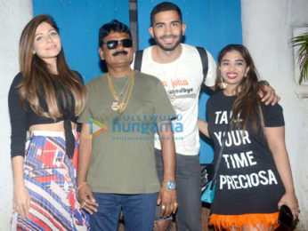 Kanika Kapoor snapped at Olive in Khar