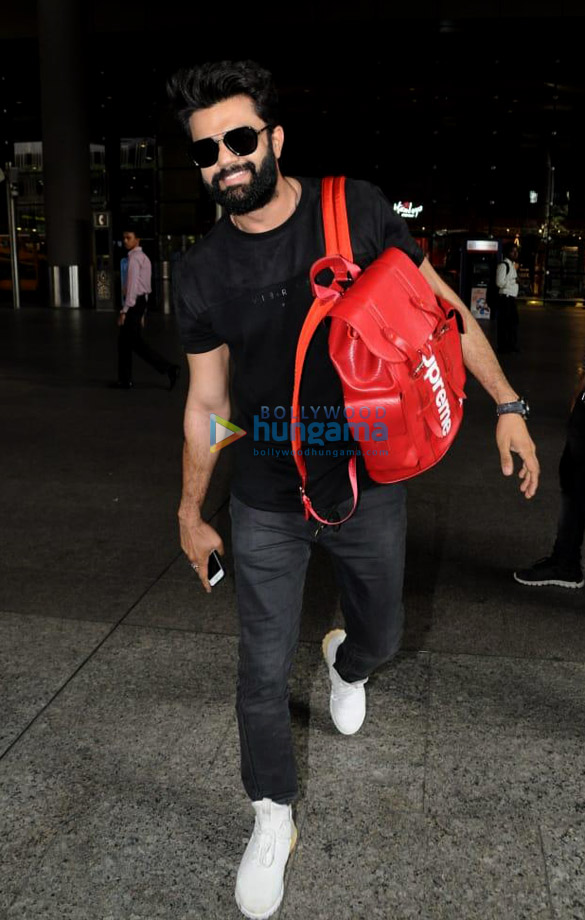 karan johar dharmendra and others snapped at the airport 005 1