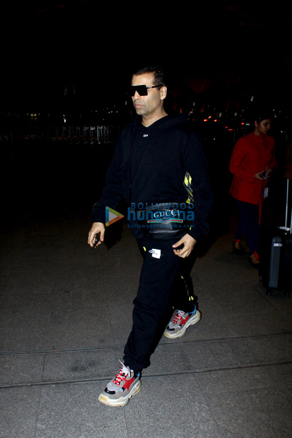 karan johar dharmendra and others snapped at the airport 6