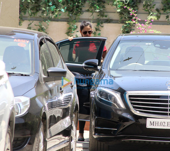 kareena kapoor khan and others snapped outside the gym 005