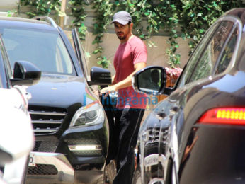 Kareena Kapoor Khan and others snapped outside the gym (4)