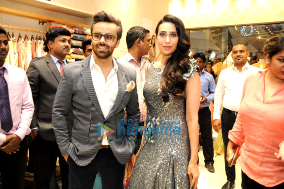 Karisma Kapoor graces the Neeru’s store launch in Pune Karisma Kapoor graces the Neeru’s store launch in Pune