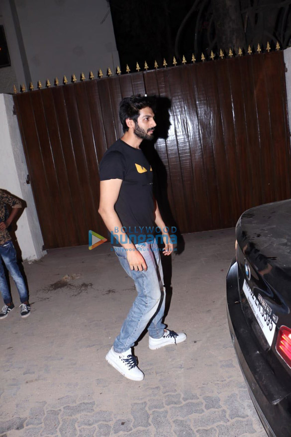 kartik aaryan snapped in juhu 1 3